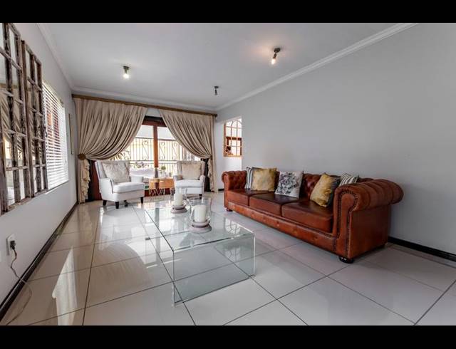 4 BEDROOM HOUSE FOR SALE IN FOURWAYS